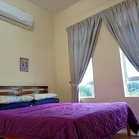 Topville Homestay Kangar Buitenkant foto