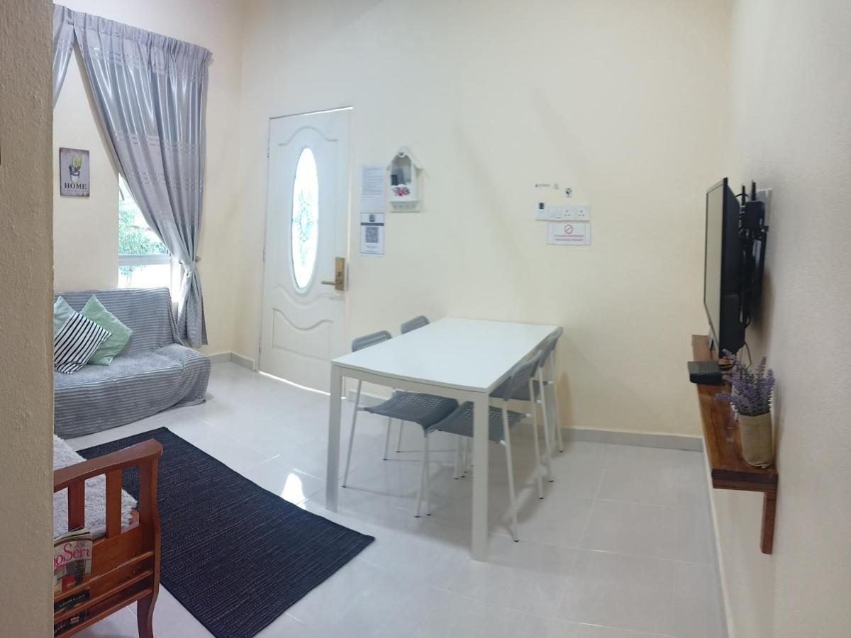 Topville Homestay Kangar Buitenkant foto